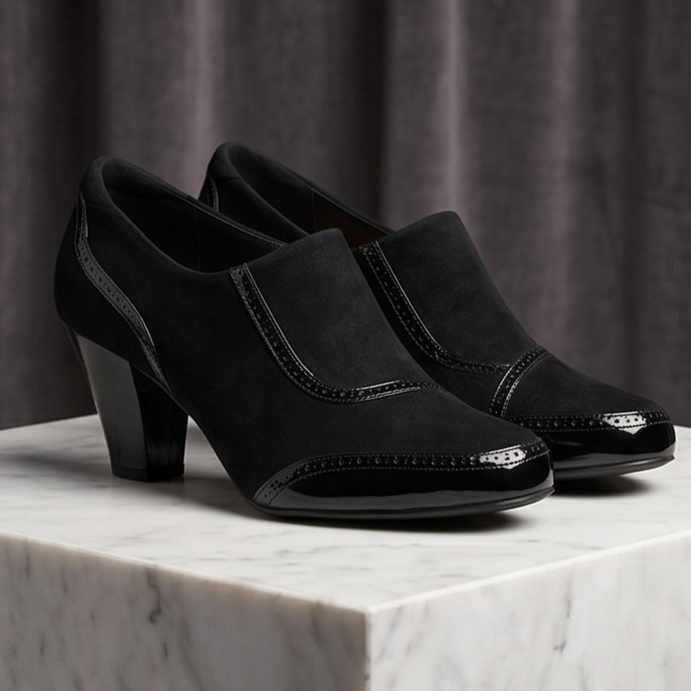 Clarks 8.5M Artisan Black Suede Patent Leather Brogue Ankle Booties Shooties